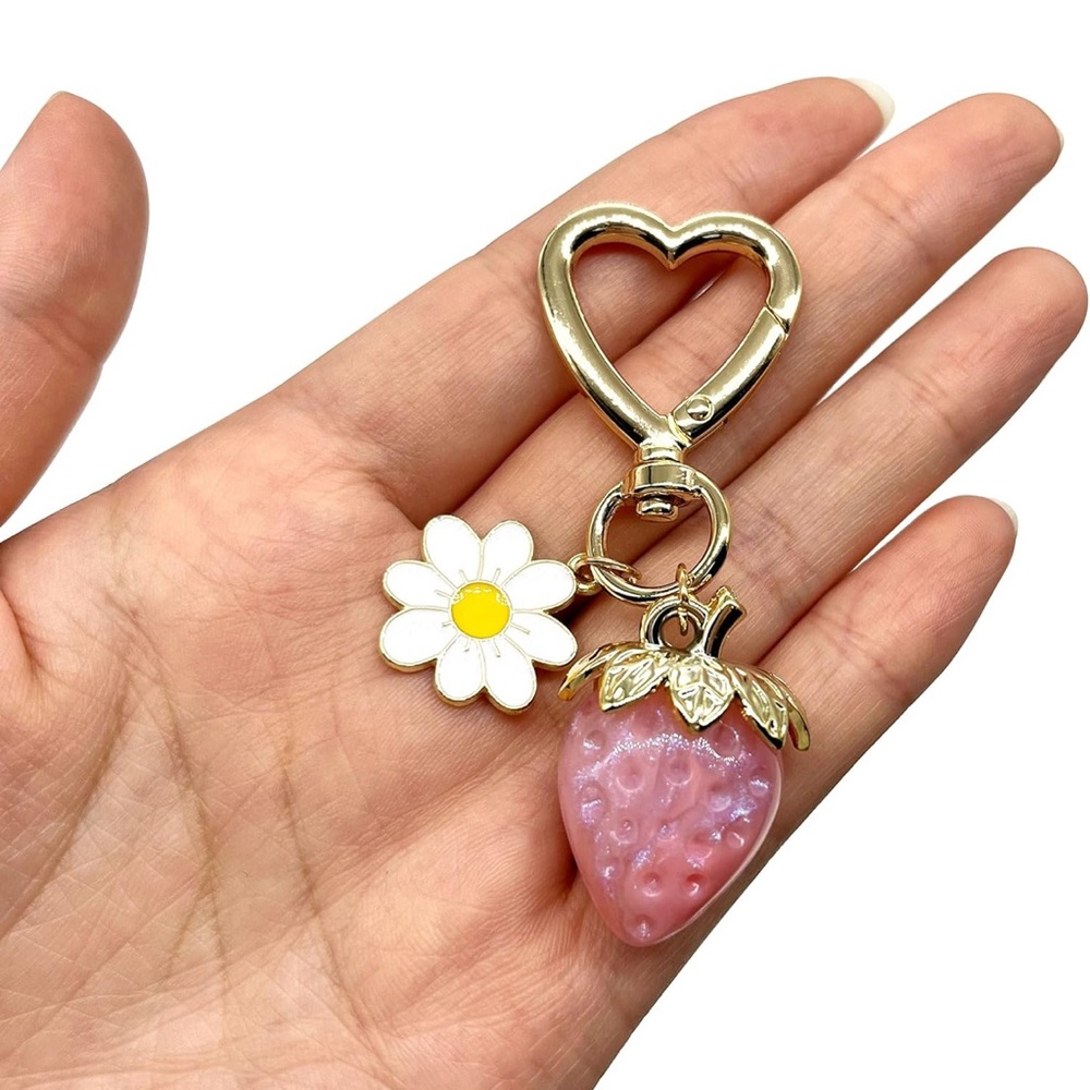 Strawberry Keychain Bag Charm, Kawaii Decor Heart Keyring 🗝️